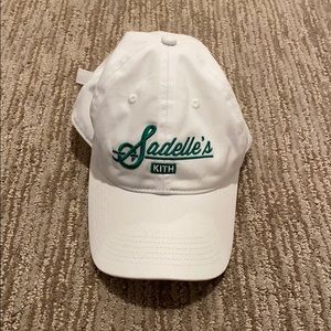 KITH Sadelle’s white hat